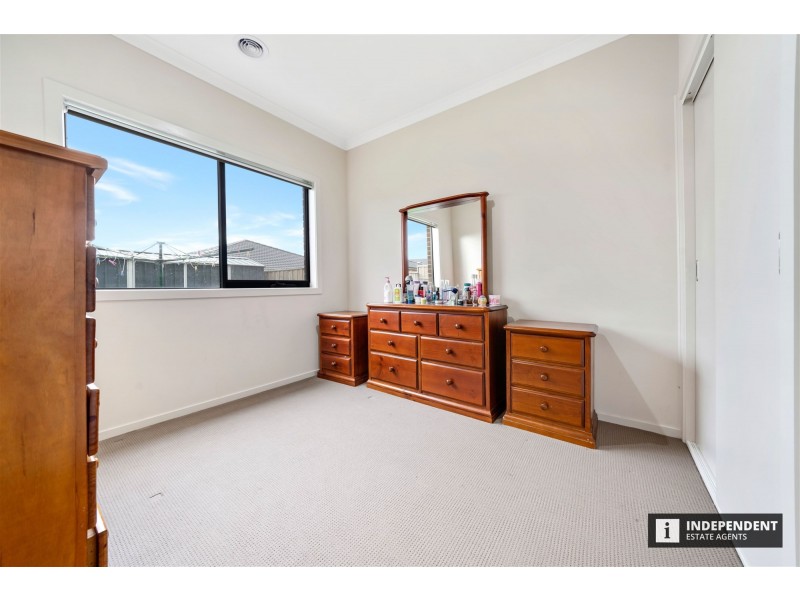 268 Heather Grove, Clyde North VIC 3978