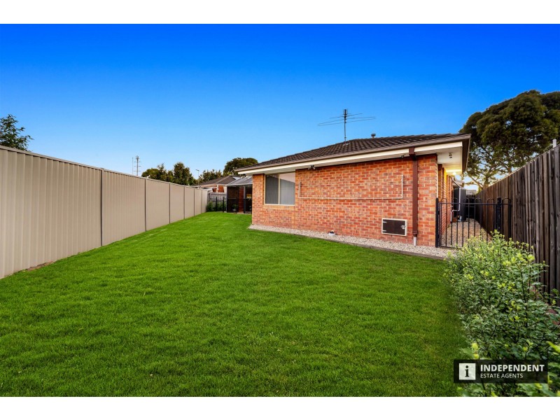 26 Linda Drive, Cranbourne West VIC 3977