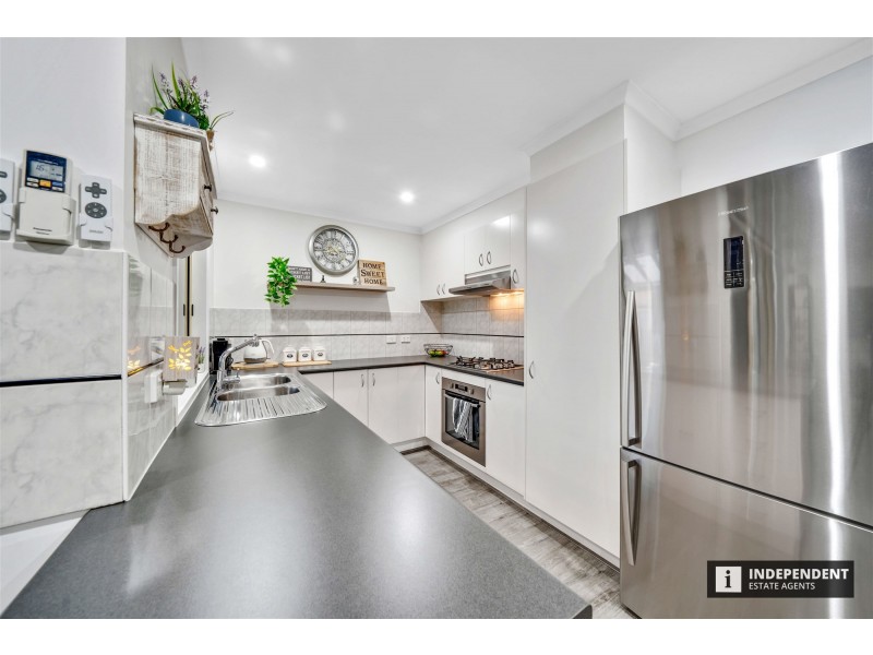 26 Linda Drive, Cranbourne West VIC 3977