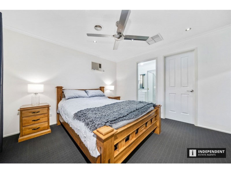 26 Linda Drive, Cranbourne West VIC 3977