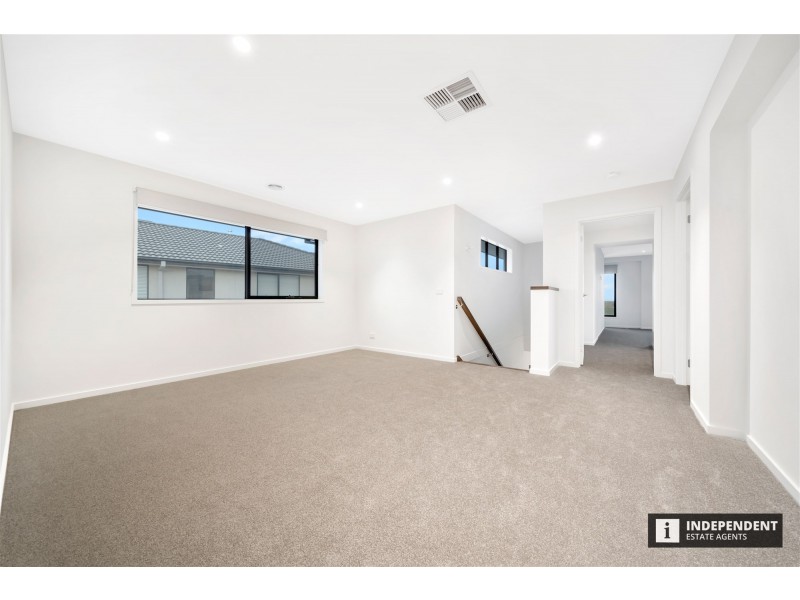 18 Treehouse Avenue, Clyde VIC 3978