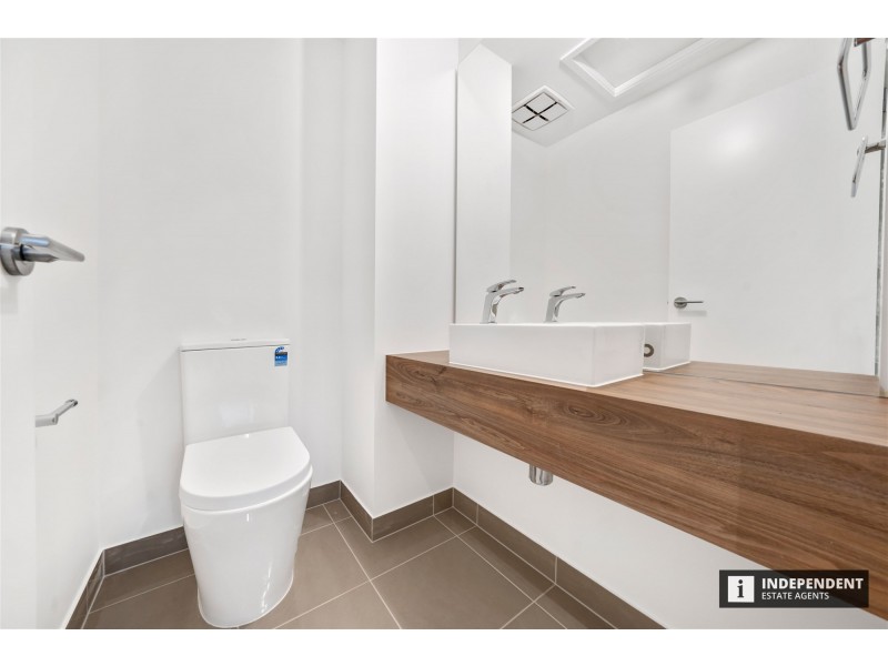 18 Treehouse Avenue, Clyde VIC 3978