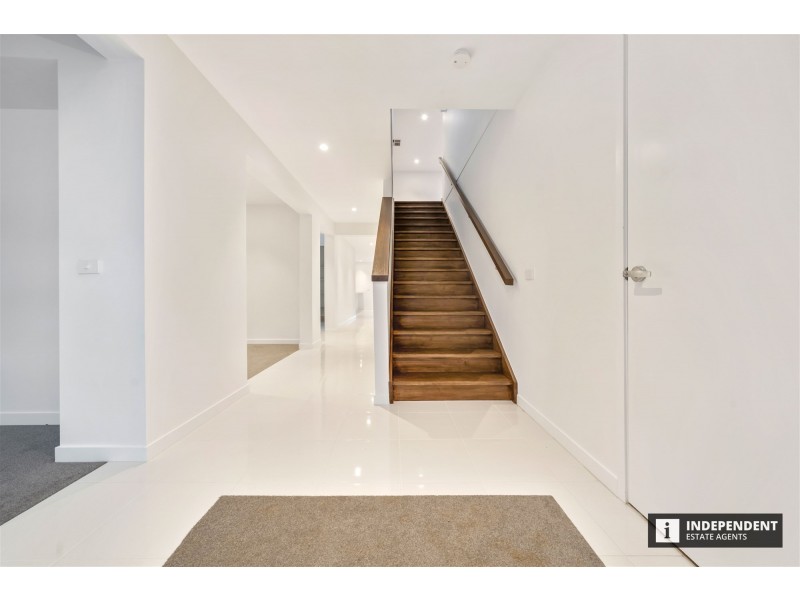 18 Treehouse Avenue, Clyde VIC 3978