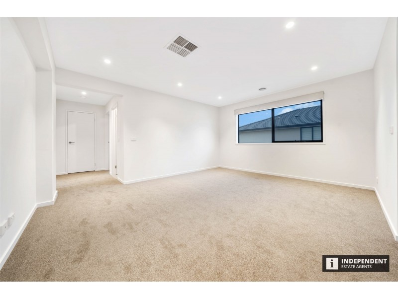 18 Treehouse Avenue, Clyde VIC 3978