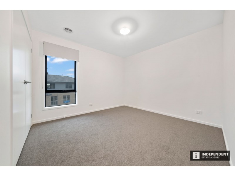 18 Treehouse Avenue, Clyde VIC 3978