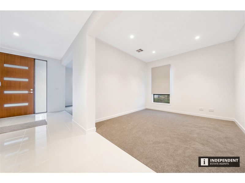 18 Treehouse Avenue, Clyde VIC 3978