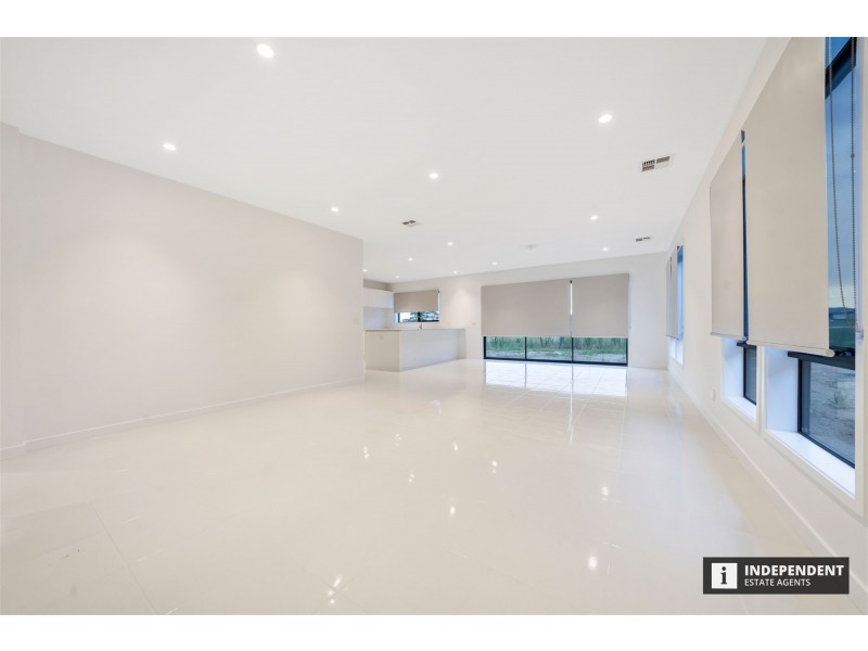 18 Treehouse Avenue, Clyde VIC 3978