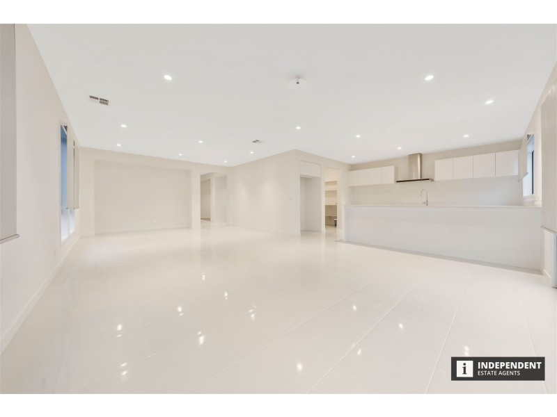 18 Treehouse Avenue, Clyde VIC 3978