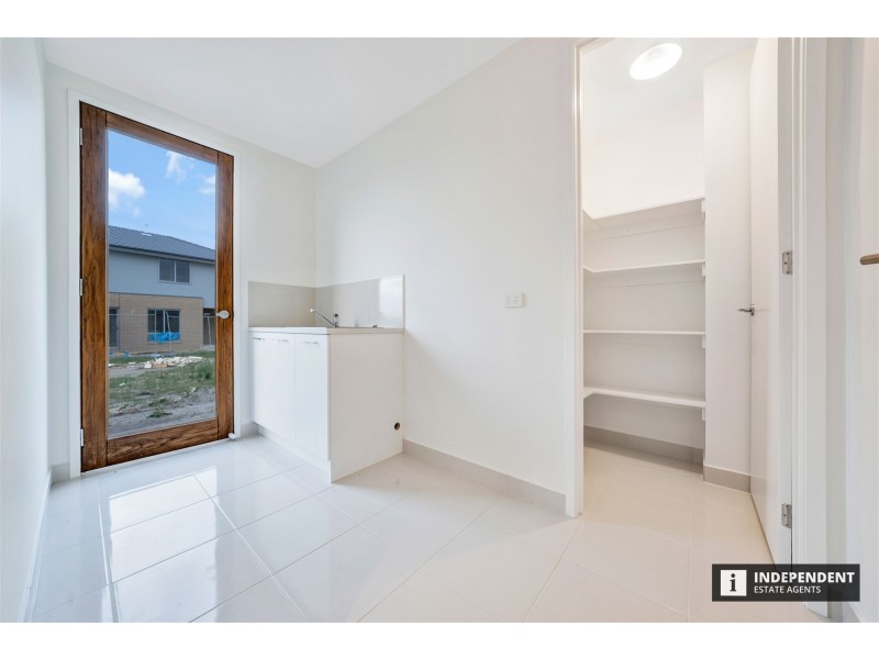 18 Treehouse Avenue, Clyde VIC 3978