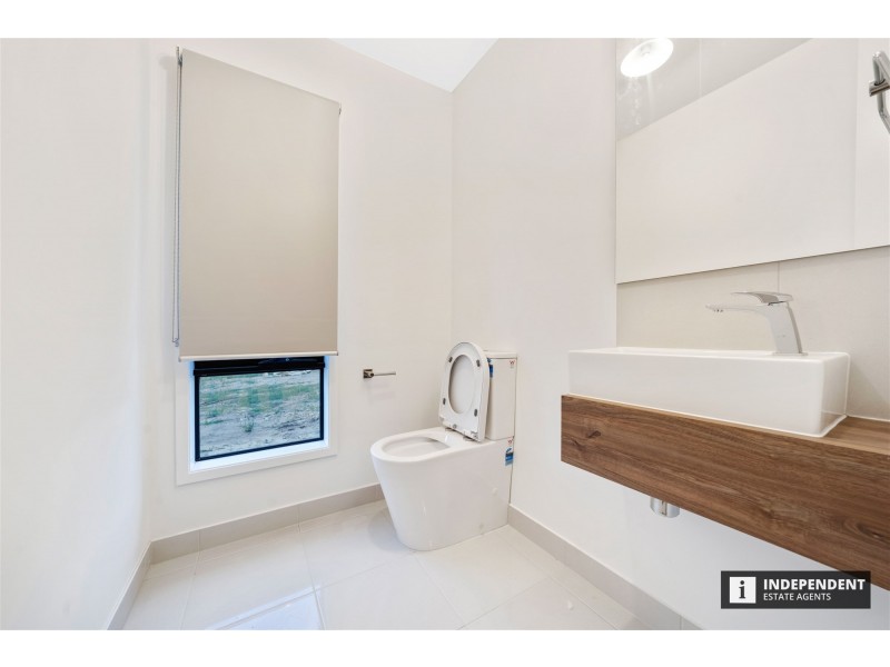 18 Treehouse Avenue, Clyde VIC 3978