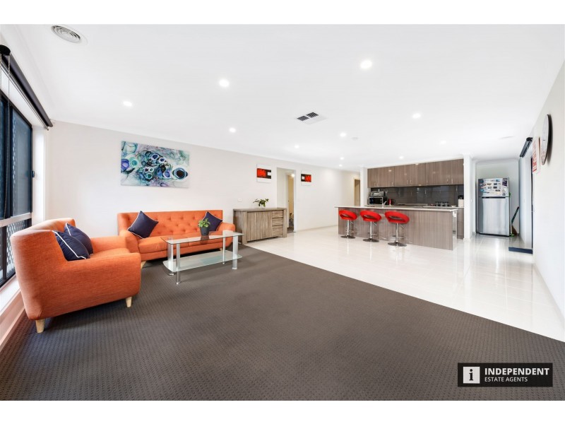 18 Serpells Way, Cranbourne East VIC 3977