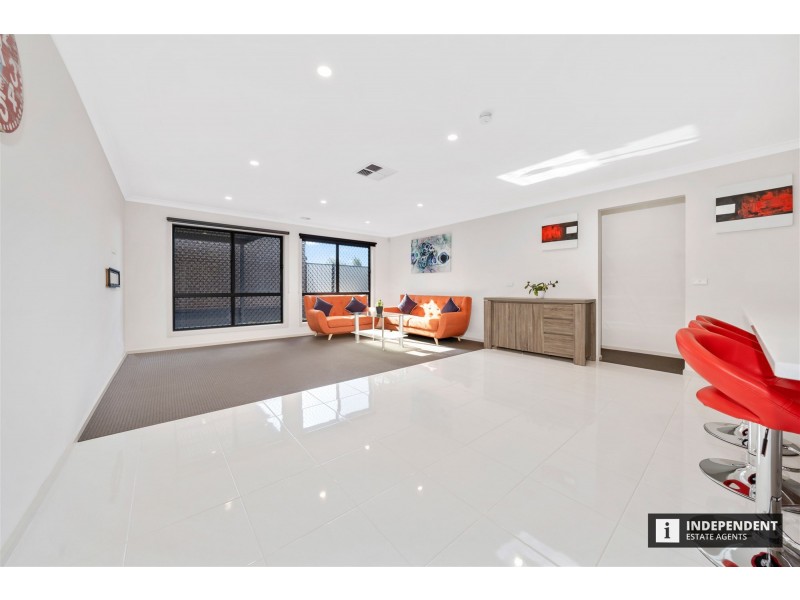 18 Serpells Way, Cranbourne East VIC 3977