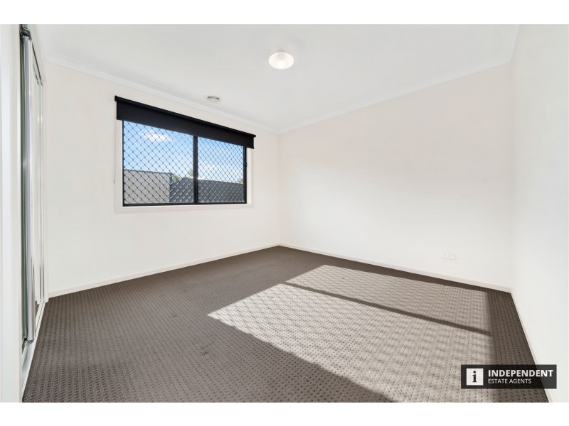 18 Serpells Way, Cranbourne East VIC 3977