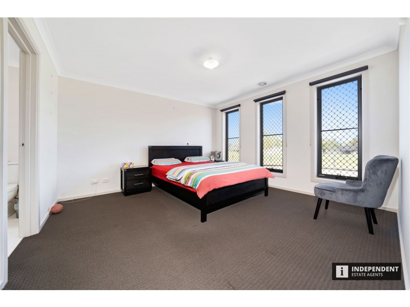 18 Serpells Way, Cranbourne East VIC 3977