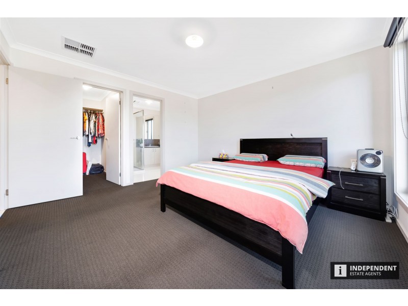 18 Serpells Way, Cranbourne East VIC 3977