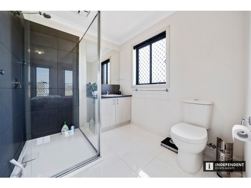 18 Serpells Way, Cranbourne East VIC 3977