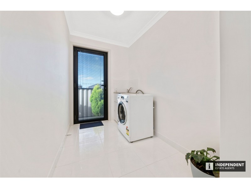 18 Serpells Way, Cranbourne East VIC 3977