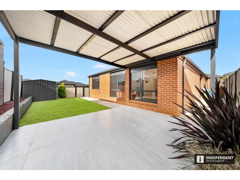 18 Serpells Way, Cranbourne East VIC 3977