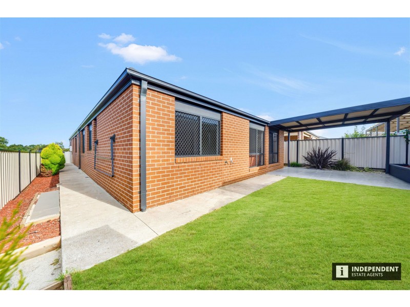 18 Serpells Way, Cranbourne East VIC 3977