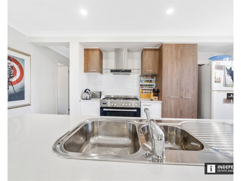 6 Fortitude Circuit, Clyde VIC 3978