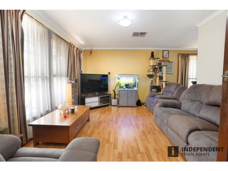 22 Connel Drive, Melton South VIC 3338