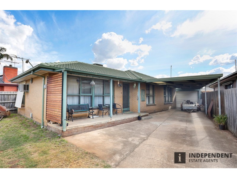 22 Connel Drive, Melton South VIC 3338