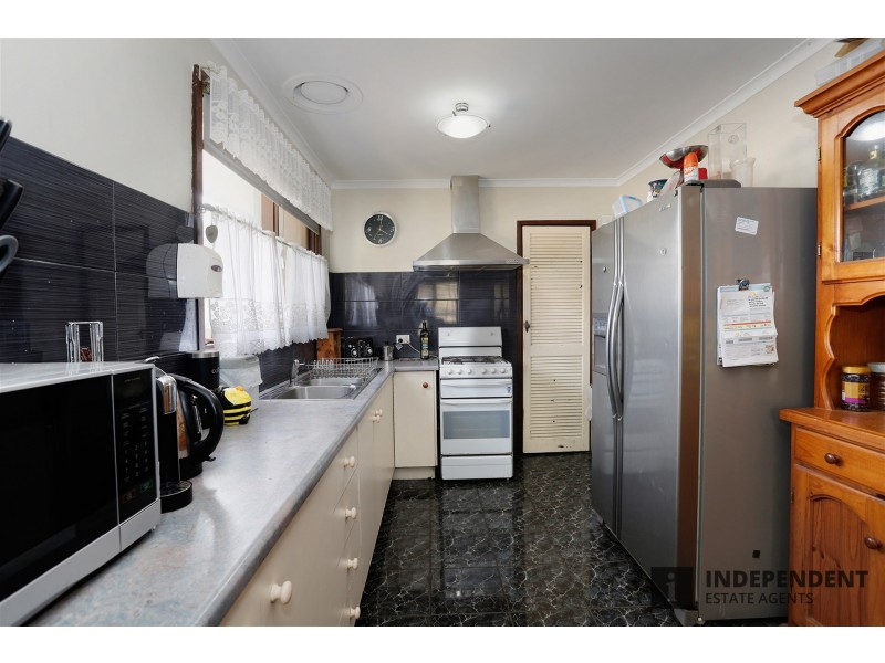 22 Connel Drive, Melton South VIC 3338