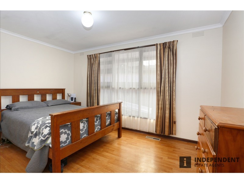 22 Connel Drive, Melton South VIC 3338