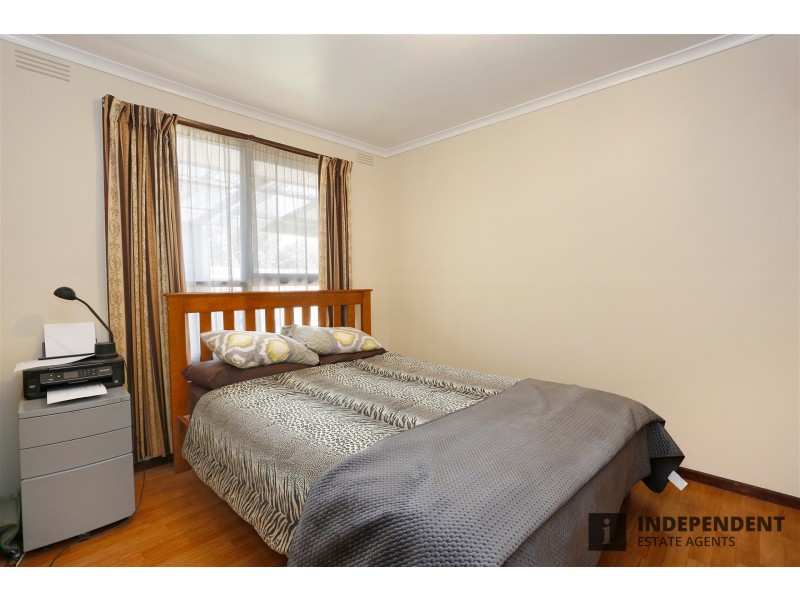 22 Connel Drive, Melton South VIC 3338