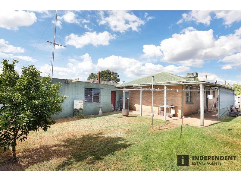 22 Connel Drive, Melton South VIC 3338