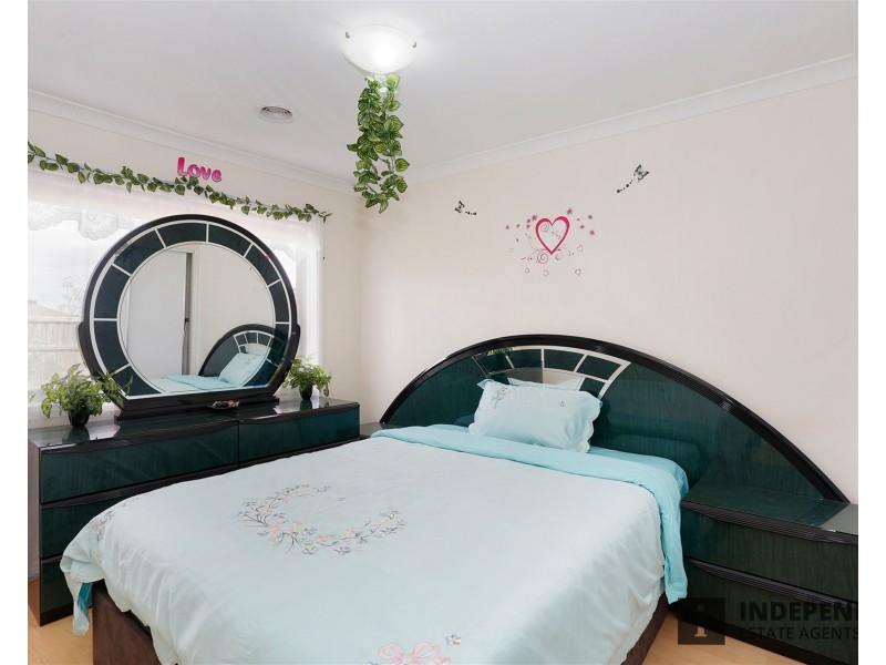 61 James Melrose Drive, Brookfield VIC 3338