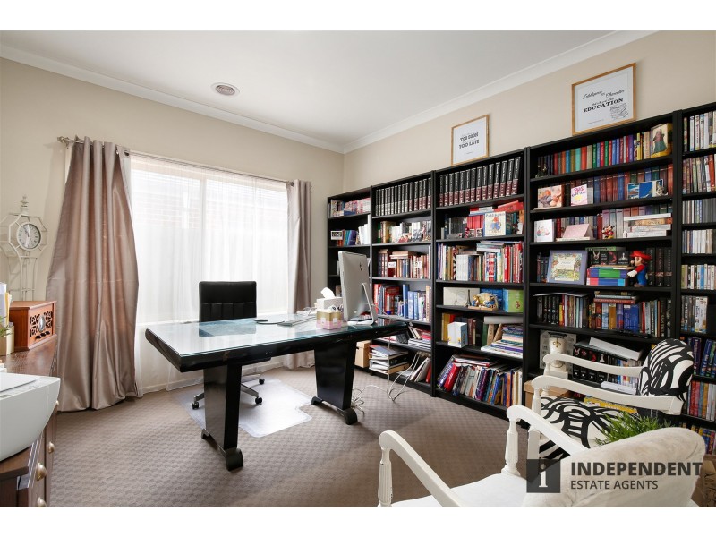 16 Hollybrook Street, Melton South VIC 3338