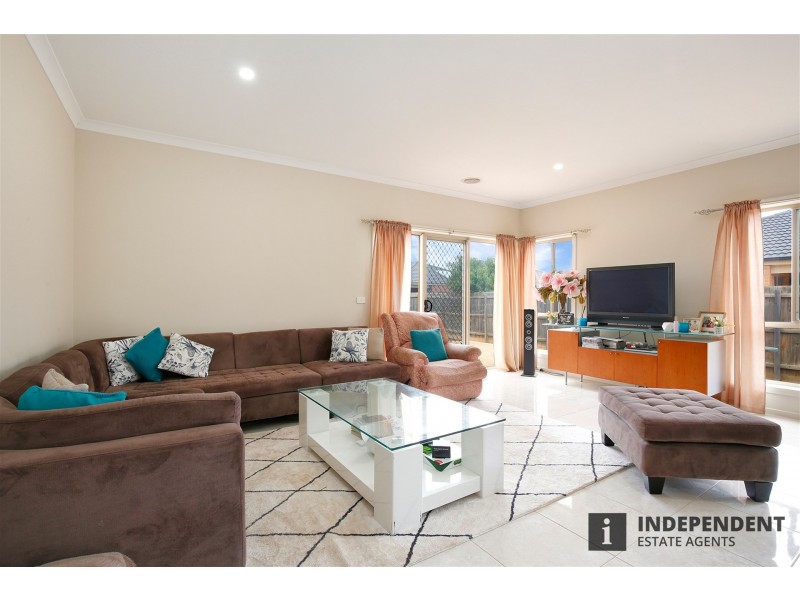 16 Hollybrook Street, Melton South VIC 3338