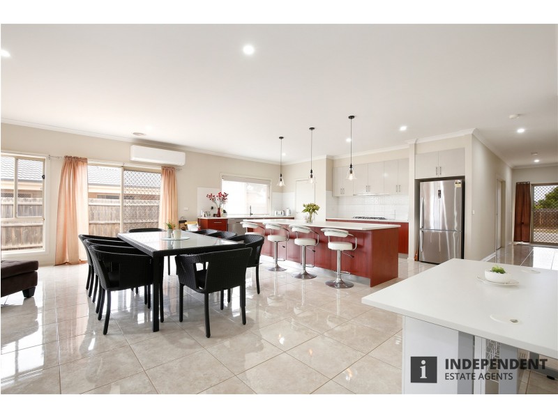 16 Hollybrook Street, Melton South VIC 3338