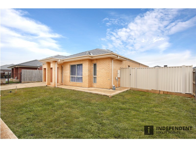 16 Hollybrook Street, Melton South VIC 3338