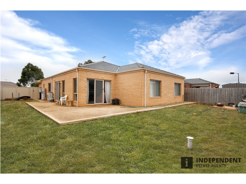 16 Hollybrook Street, Melton South VIC 3338