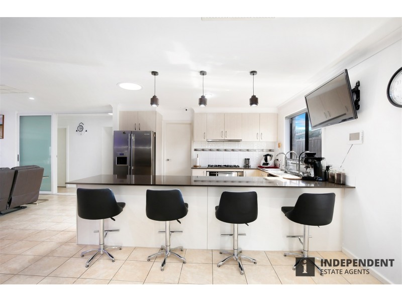 9 Dianella Court, Brookfield VIC 3338