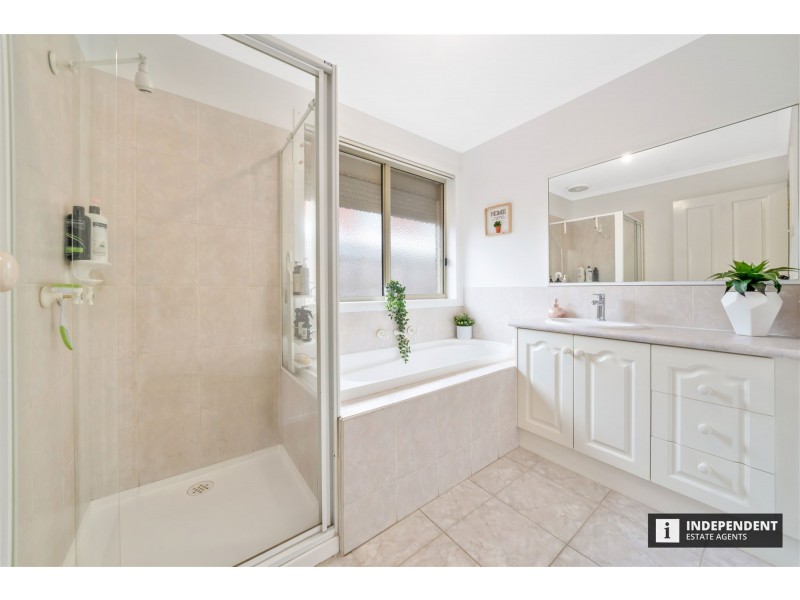 5 Tilmouth Place, Narre Warren South VIC 3805
