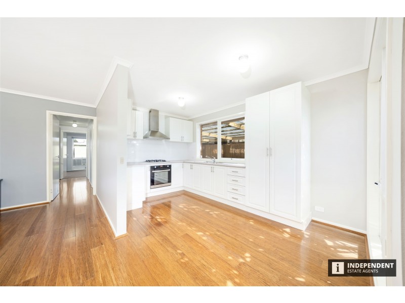 8 Terrence Dr, Cranbourne North VIC 3977