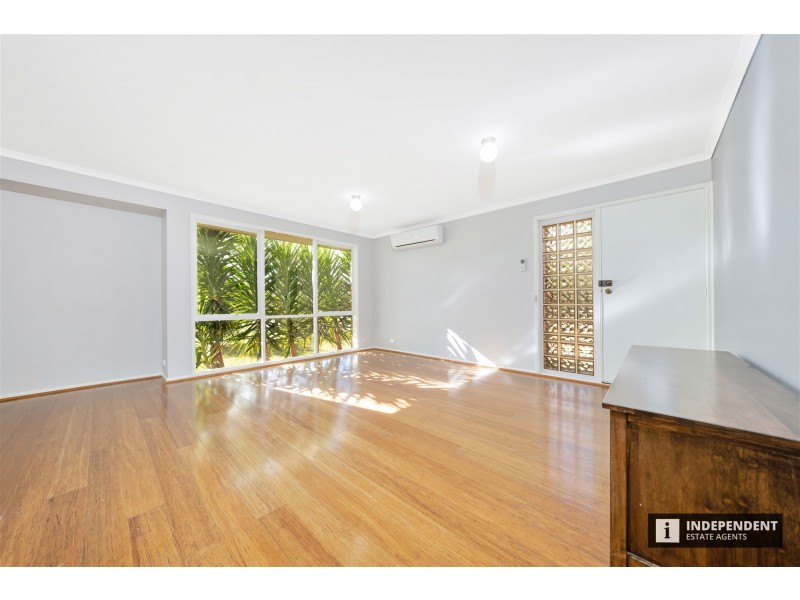 8 Terrence Dr, Cranbourne North VIC 3977