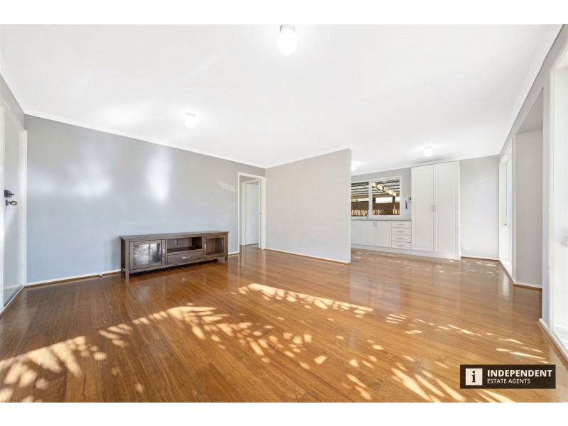 8 Terrence Dr, Cranbourne North VIC 3977