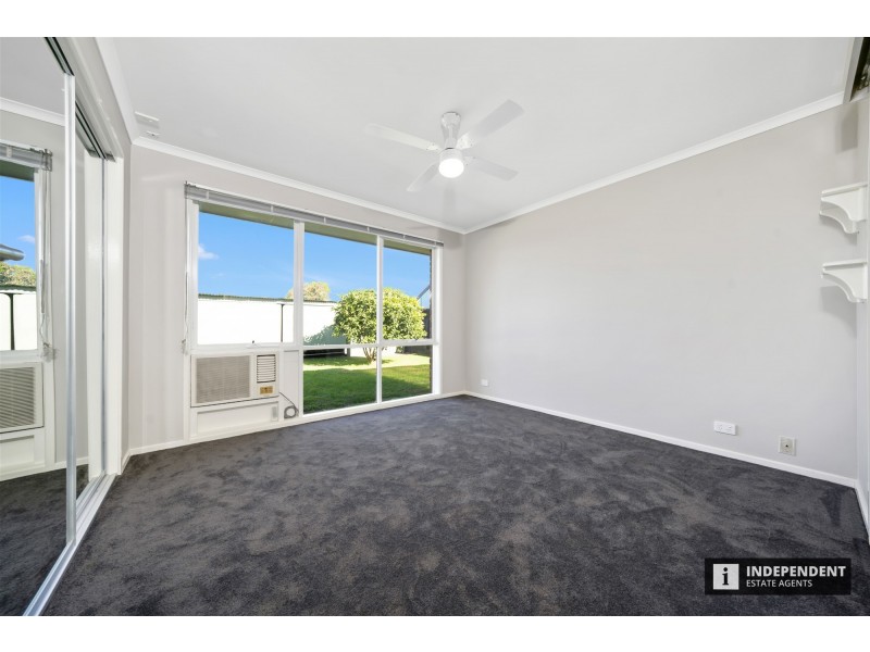 8 Terrence Dr, Cranbourne North VIC 3977