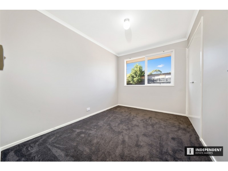8 Terrence Dr, Cranbourne North VIC 3977