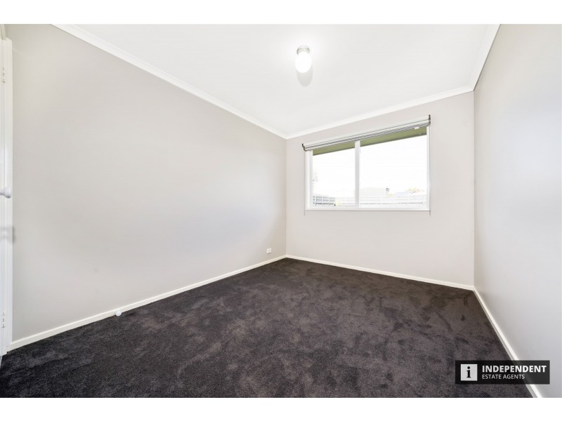 8 Terrence Dr, Cranbourne North VIC 3977