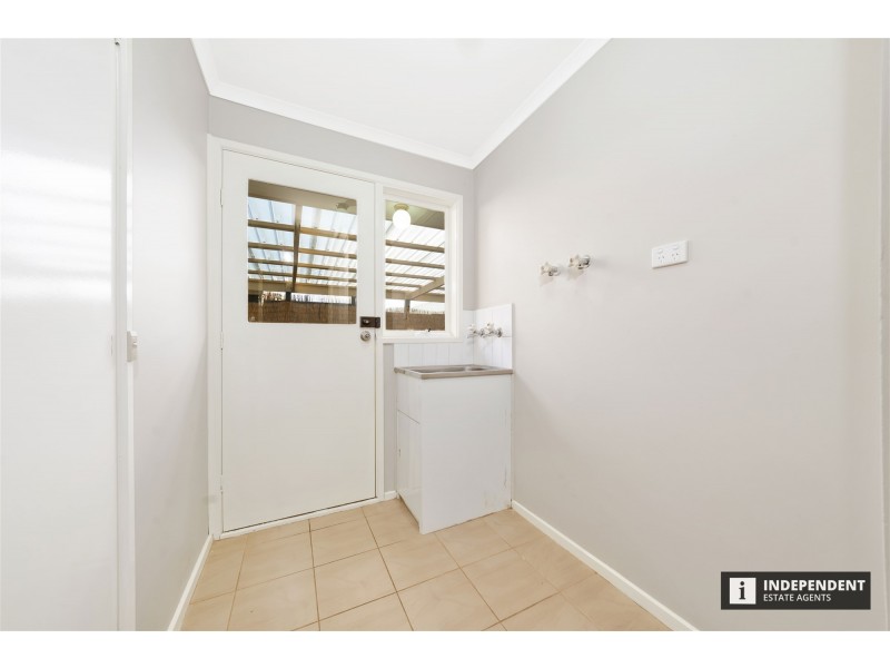 8 Terrence Dr, Cranbourne North VIC 3977