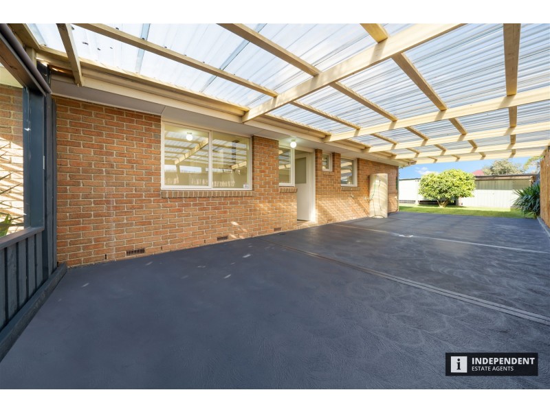 8 Terrence Dr, Cranbourne North VIC 3977