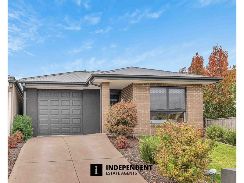 10 Merlot Way, Clyde North VIC 3978
