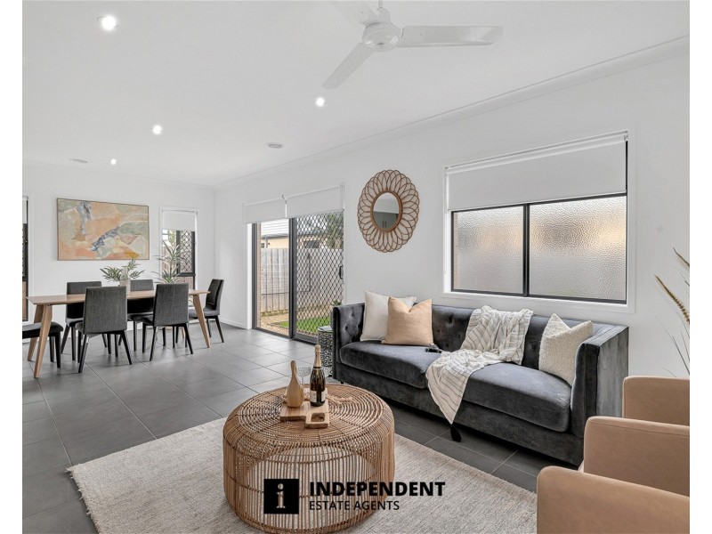 10 Merlot Way, Clyde North VIC 3978