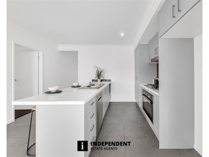 10 Merlot Way, Clyde North VIC 3978