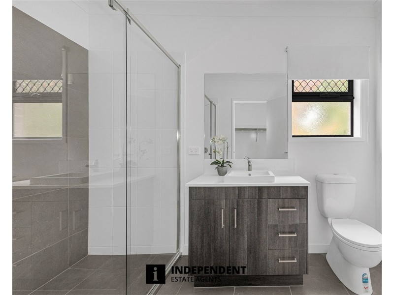 10 Merlot Way, Clyde North VIC 3978